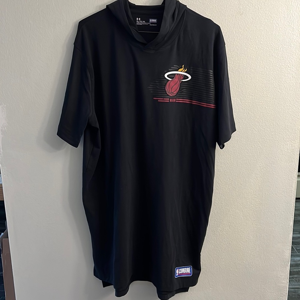 Under Armour Miami Heat NBA Combine Shirt XL with Hood.